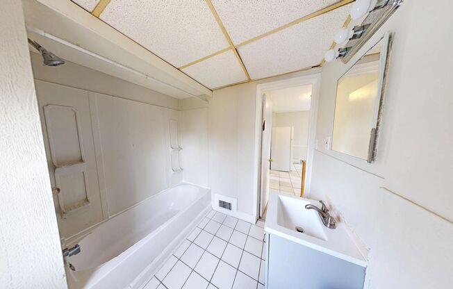 2 beds, 1 bath, 735 sqft, $900, Unit Unit 4
