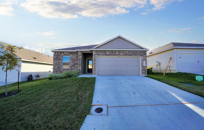 Stylish Comfort Awaits: 3-Bed Haven in Saint Hedwig, TX - Realtor Commission: $350