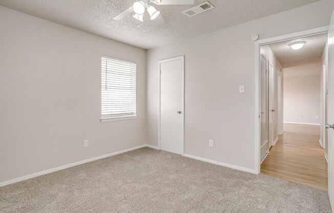 2 beds, 1 bath, 878 sqft, $1,150, Unit 338 W Mustang