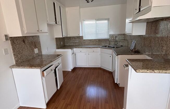 2 beds, 1 bath, $2,750, Unit D