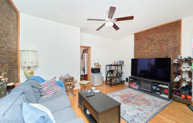 319 E 95 ST