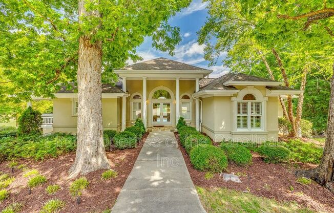 11 HAMILTON WOODS CT