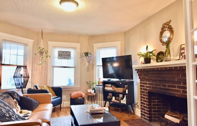 34 ALICIA RD