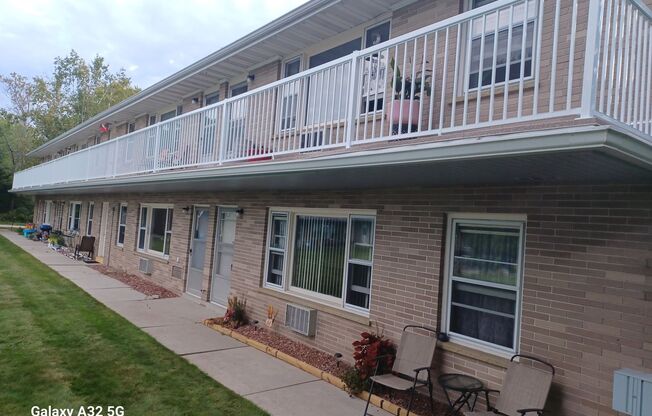 2 beds, 1 bath, $1,139, Unit 516 3002