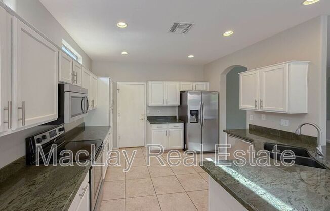 203 W CEDAR DR