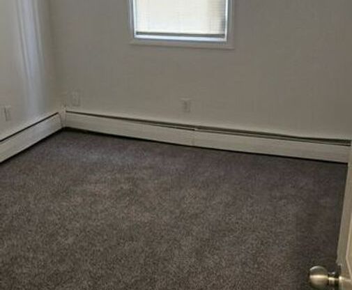 2 beds, 1 bath, $1,400, Unit #4