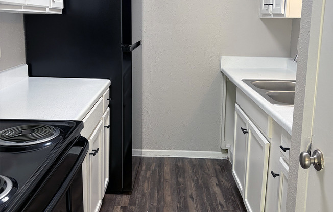 1 bed, 1 bath, 730 sqft, $775, Unit 061