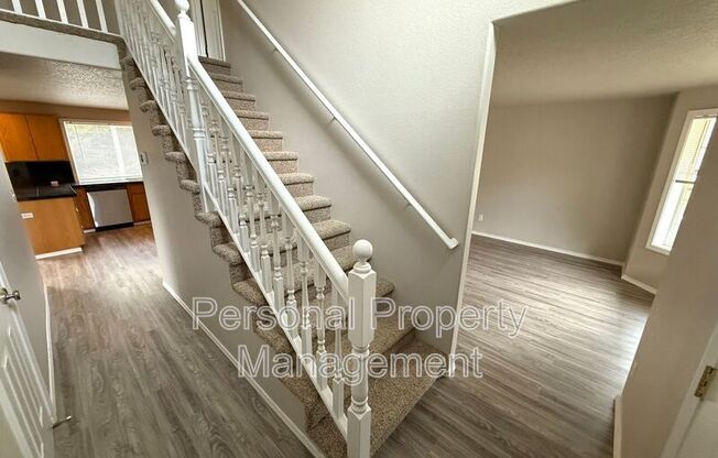 2411 N HERON DR