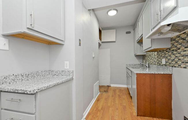 2324 W 111th