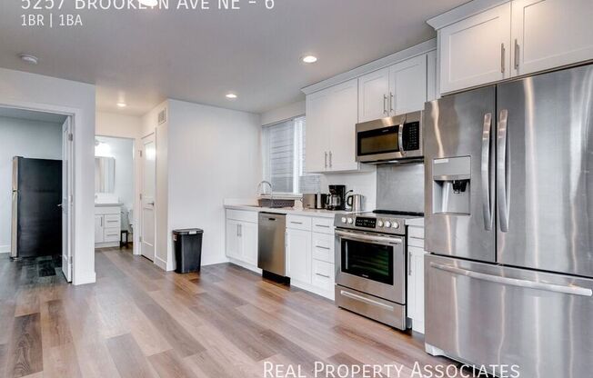 5257 BROOKLYN AVE NE