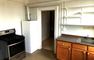 1325 W 18 ST