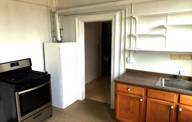1325 W 18 ST