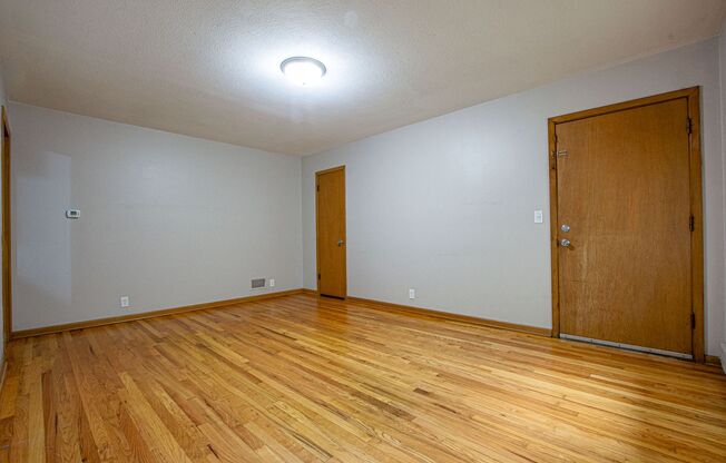 2 Bedroom / 1 Bath Duplex with Washer/Dryer