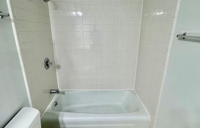 2 beds, 1 bath, 950 sqft, $1,295, Unit #211