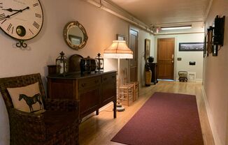 Studio, 1 bath, 385 sqft, $1,098, Unit 110