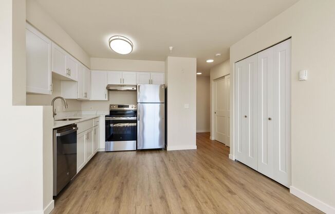 Studio, 1 bath, 413 sqft, $1,550, Unit 601