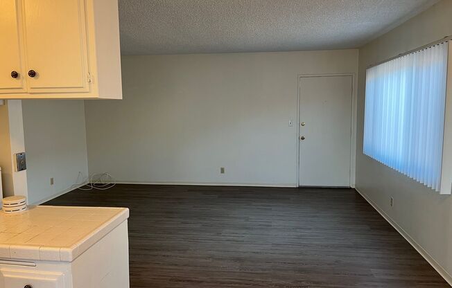 Sunset Cliffs | Beautiful 2 and 1 bedroom 1 bathroom - Immediate move in