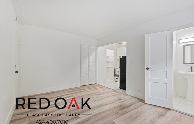 851 1/4 S KENMORE AVE