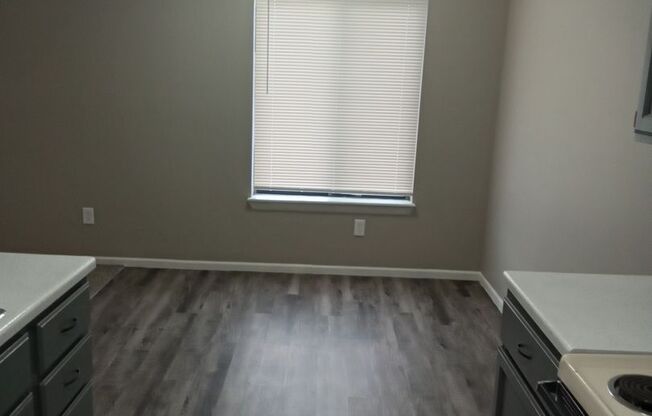 2 beds, 1 bath, 800 sqft, $1,000, Unit Unit A