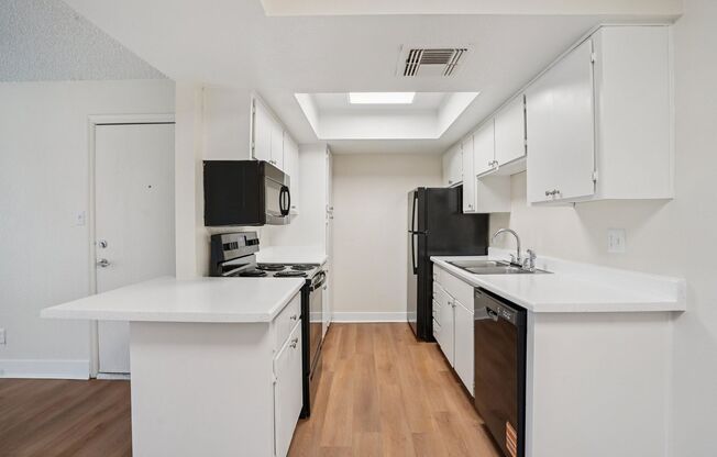 1 bed, 1 bath, 605 sqft, $1,225, Unit 1016