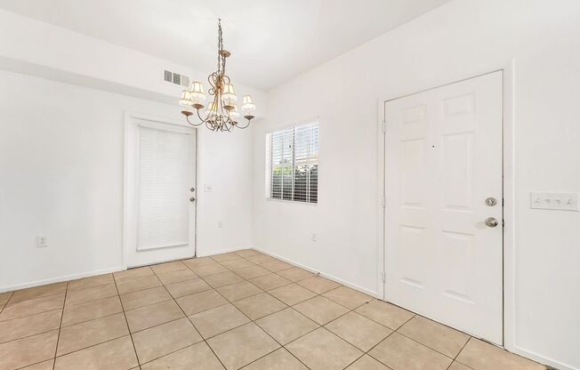 3 beds, 2 baths, $1,600, Unit # 176