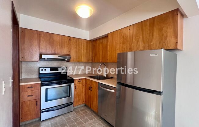 2 beds, 1 bath, $1,370, Unit 04