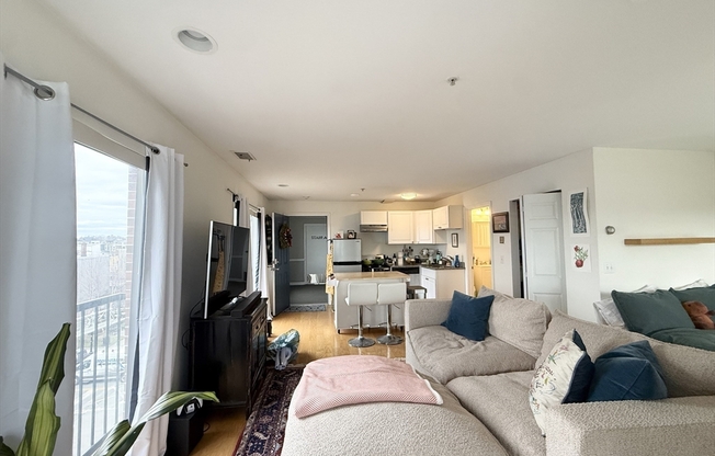 Studio, 1 bath, 650 sqft, $2,680, Unit 404