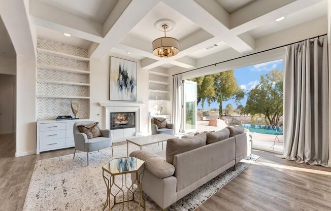 Queensridge Beauty - 5 bedroom on a 1/4+ acre lot