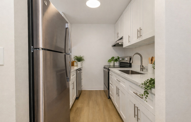 Approach at Jackson Park-Steps from Green. Minutes from Everywhere.