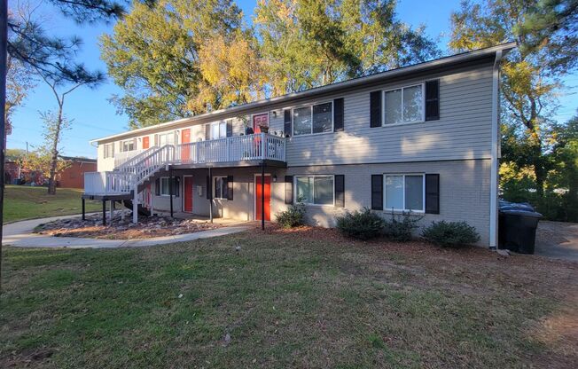 Renovated 2BR/1BA Apts Near Downtown Raleigh. 1 Mile to 1-440. Pets Welcome.