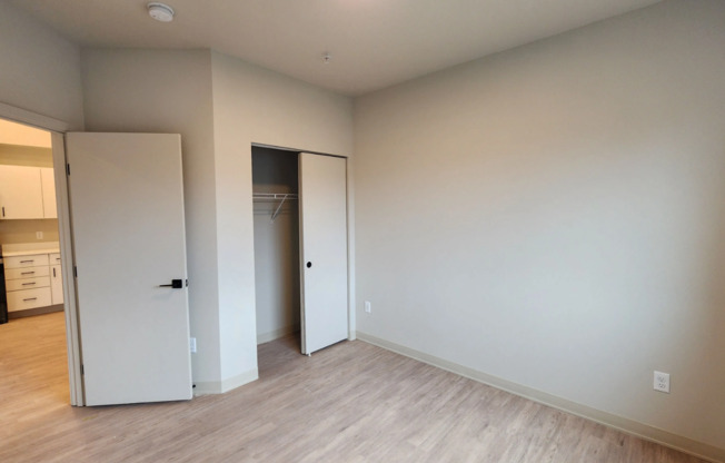 2 beds, 1 bath, 913 sqft, $1,900, Unit B-306