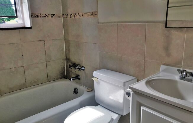 1 bed, 1 bath, $925, Unit 15