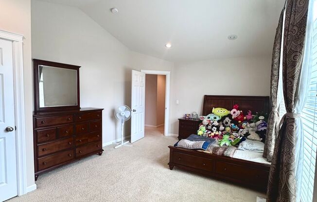 Spacious 5 bedroom home in Renton Highlands