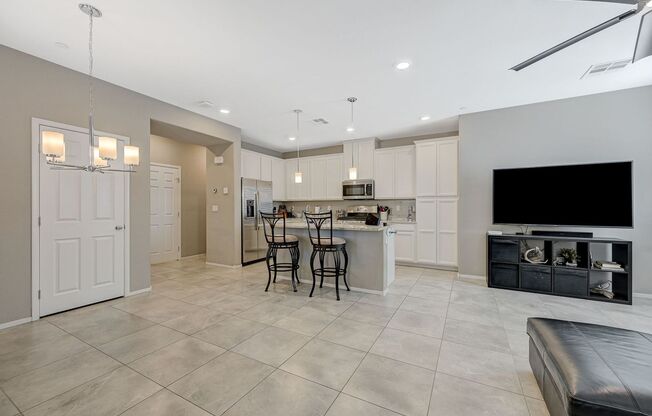 Modern 3 Bedroom Townhouse near Blue Diamond