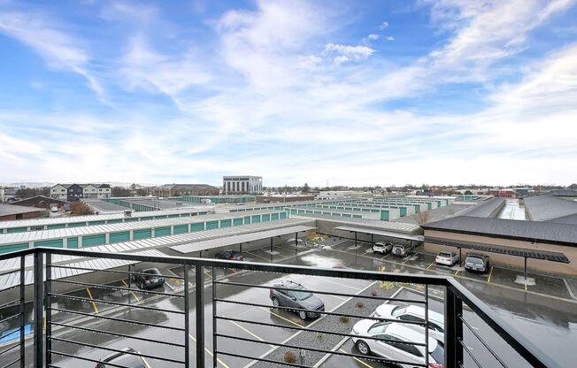 2 beds, 1 bath, $1,300, Unit 214