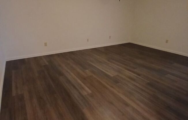 2 beds, 1 bath, 800 sqft, $1,095, Unit 190203