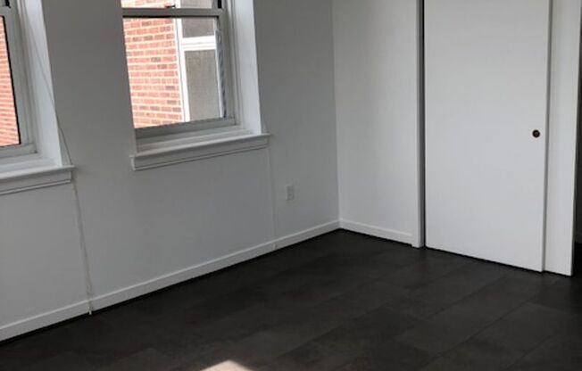2 beds, 1 bath, $1,999, Unit 220