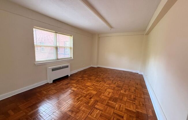 1 bed, 1 bath, 623 sqft, $900, Unit B72