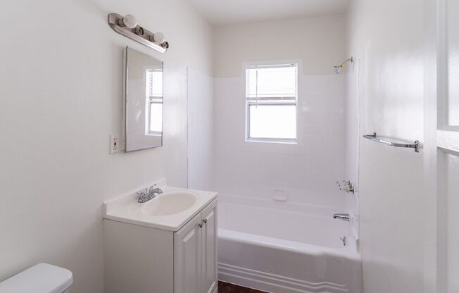 Remodeled Studio In K-Town