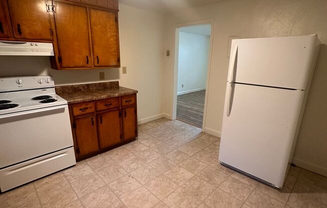 2 beds, 1 bath, 903 sqft, $1,240, Unit M-11