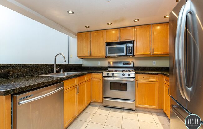 2 beds, 2.5 baths, $4,600