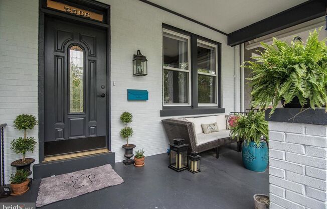 Spacious Three Bedroom Home W/Backyard, Back Deck, Front Porch, & Garage Parking