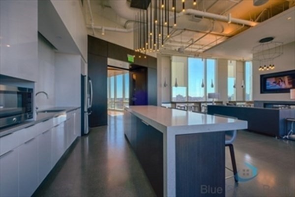 1 bed, 1 bath, 762 sqft, $4,300, Unit 24D