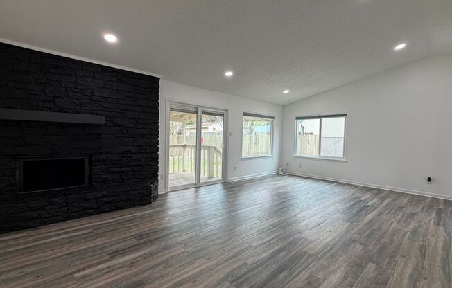 Renovated 4/2 in Beautiful Lago Vista Location