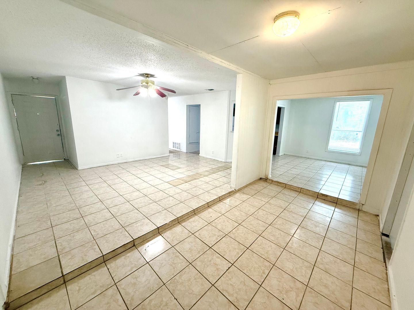 Charming 3 Bedroom / 2 Bath Home with Fenced Yard Near Windcrest!