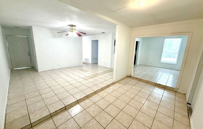 Charming 3 Bedroom / 2 Bath Home with Fenced Yard Near Windcrest!