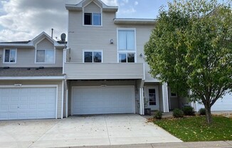 689 KINGFISHER LN