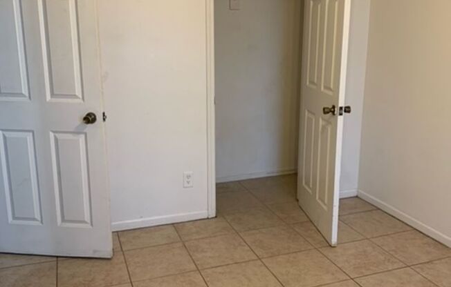 1 bed, 1 bath, 425 sqft, $650, Unit Unit 10