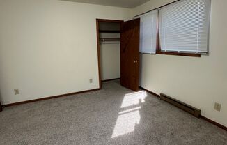 2 beds, 1 bath, $775, Unit Unit 05