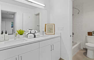 Southwood Apartments - Bathroom
